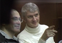 Михаил Ходорковский и Платон Лебедев. Кадр "Грани-ТВ" Михаил Ходорковский и Платон Лебедев. Кадр "Грани-ТВ"